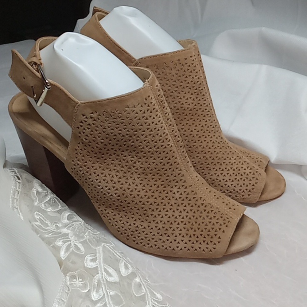 Tahari tan women's slingback suede sandals size 9.5